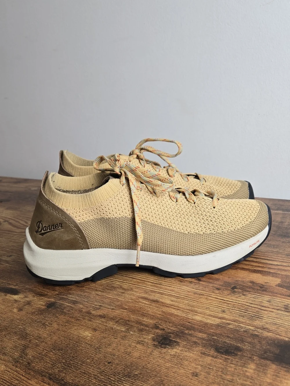 Danner Caprine Low Lifestyle Hiking Sneaker Shoes Women's Sz US 7.5 / EU 38
